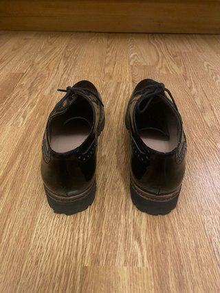 Zapatos negros charol con cordones