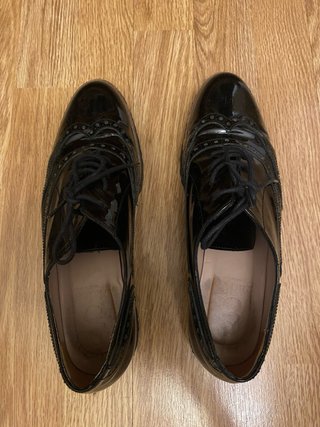 Zapatos negros charol con cordones