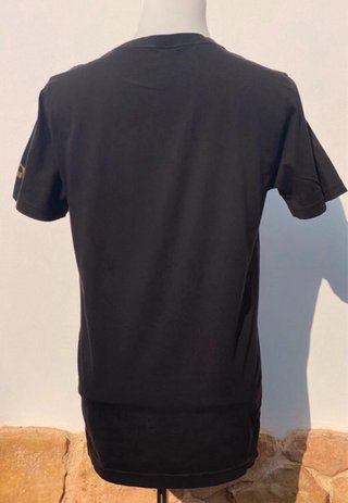 Camiseta Puma Negra y Dorada