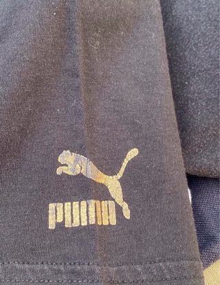 Camiseta Puma Negra y Dorada