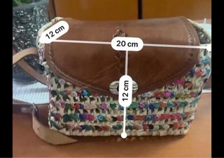 Bolso de rafia con lentejuelas