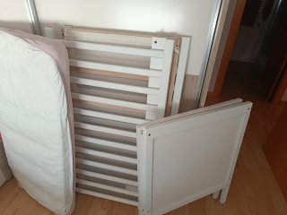 Cuna Sundvik IKEA Blanca Con colchón incluido.
