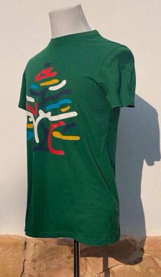 Camiseta Springfield verde con estampado árbol
