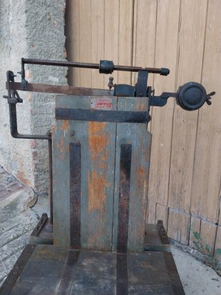 BÀSCULA ANTIGA / Báscula antigua madera y metal
