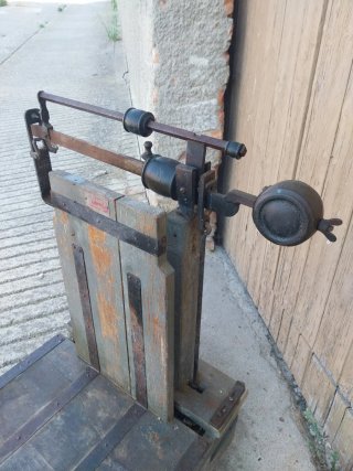 BÀSCULA ANTIGA / Báscula antigua madera y metal