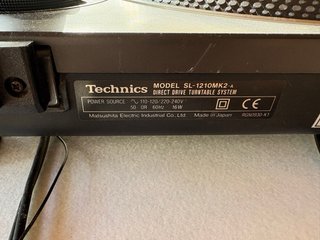 Technics SL-1210MK2 con tapa + Ortofon