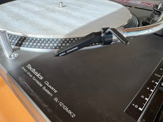 Technics SL-1210MK2 con tapa + Ortofon