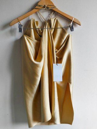 Blusa Zara dorada talla S