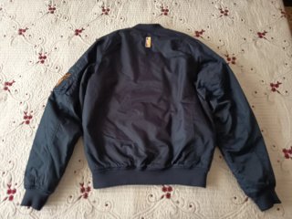 Cazadora Bomber Pull&Bear Azul Marino con Parches