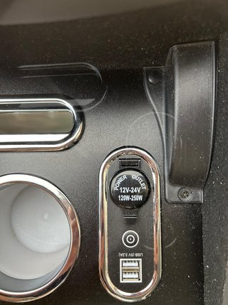 Bracciolo Auto Portaoggetti e Porta USB