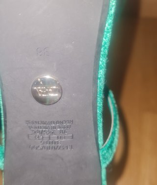 Sandalias Zara verdes plumas Talla 38
