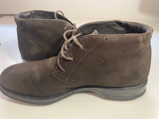 Botas de ante marrones talla 41