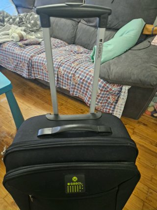 Maleta mediana Gabol 2 ruedas negra y verde