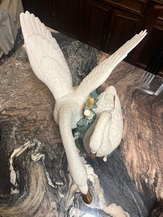 Figura de cisnes decorativa