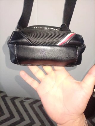 Bolso Cruzado Tommy Hilfiger Negro único precio .