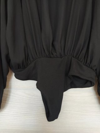 Body Zara escote barco semi-opaco