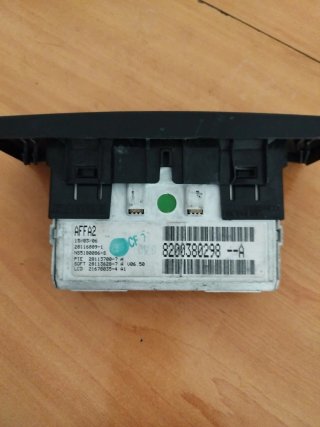 Consola Central Reloj Nissan Primastar
