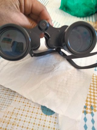 Prismáticos con funda de cuero