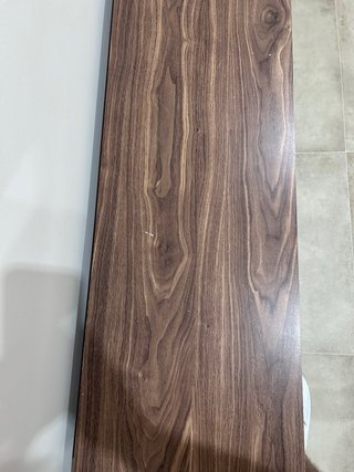 Recibidor moderno madera y metal.