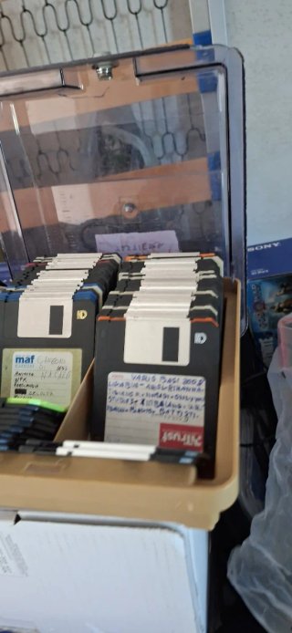Lotto 60 Floppy Disk Fujifilm MF2HD+basi musicali