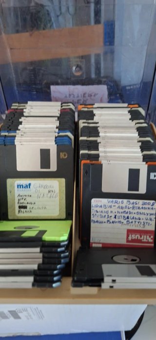 Lotto 60 Floppy Disk Fujifilm MF2HD+basi musicali