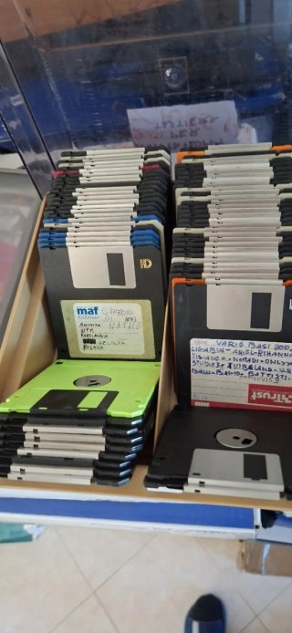 Lotto 60 Floppy Disk Fujifilm MF2HD+basi musicali