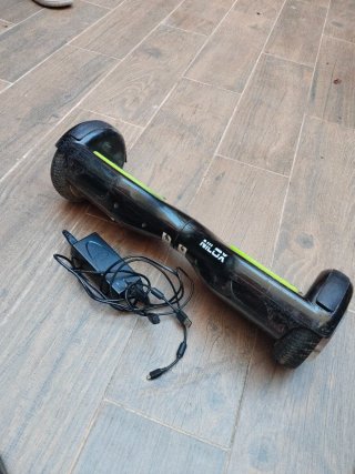 Hoverboard Nilox con cargador en buen estado.