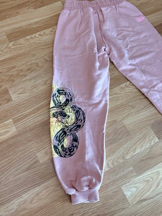 Pantalón chándal Bershka rosa talla M