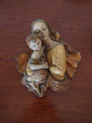 Virgen y niño de escayola