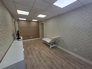 Oficina en alquiler en Playa de la Fontanilla en Marbella