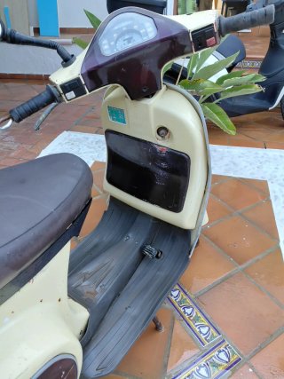 Vespa 75 Elestar Beige y Negra