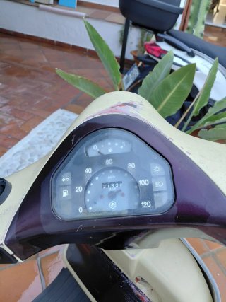 Vespa 75 Elestar Beige y Negra