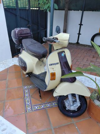 Vespa 75 Elestar Beige y Negra