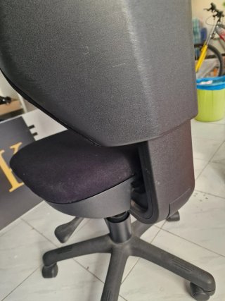 Silla de oficina negra