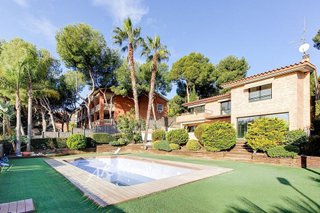 Chalet en alquiler en Bellamar en Castelldefels