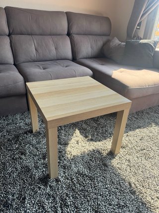 Mesa auxiliar IKEA madera clara