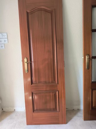 Puerta madera maciza