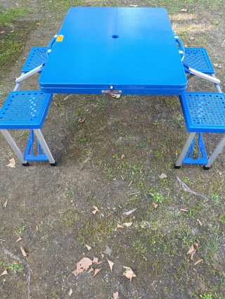 Mesa Camping Plegable Azul con Asientos