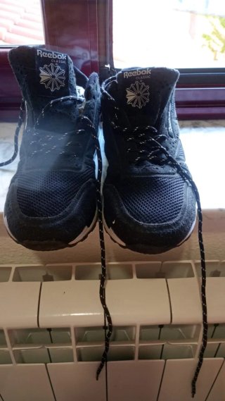 Zapatillas Reebok Negras y Blancas Nuevas