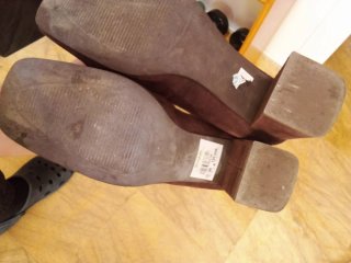 Zapatos de tacón Latouche marrones con cadena dora