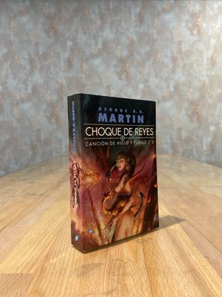 Contiene 6 libros de George RR Martin