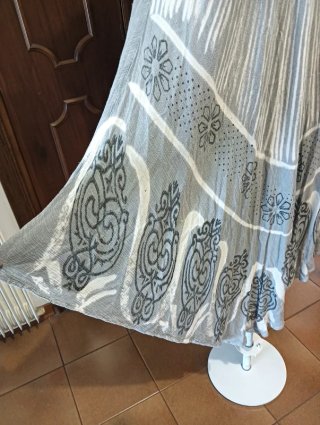 Maxi abito indiano asimmetrico