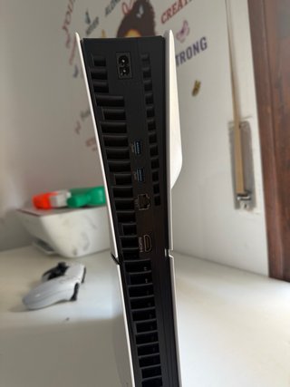Consola PS5 con mando defectuoso
