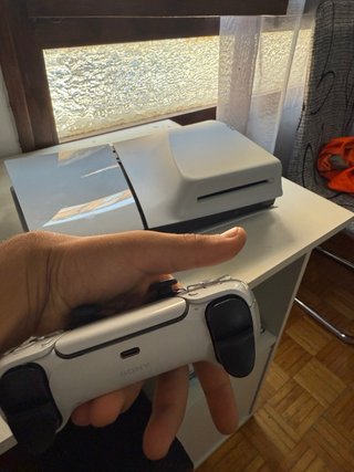 Consola PS5 con mando defectuoso