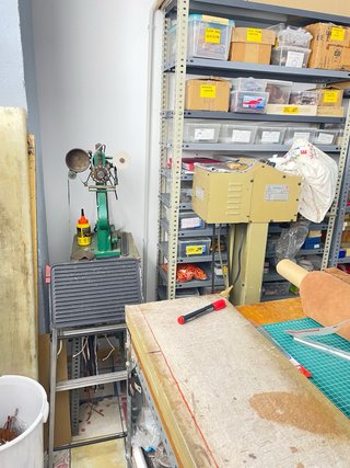 Taller de marroquinería completo