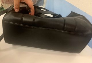 Bolso efecto piel negro