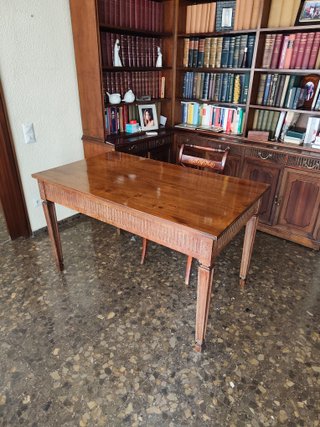 Mesa de escritorio de madera