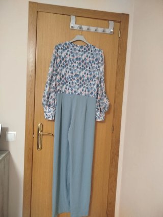 MONO mujer elegante