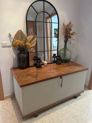 Antiguo baúl restaurado madera y cristal