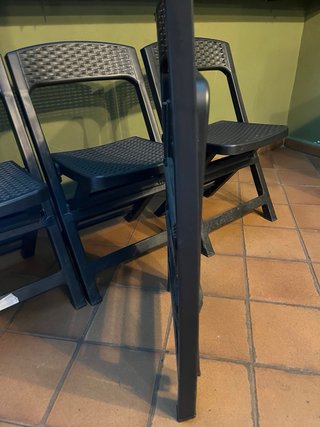 4 Sillas de Plástico Negras Plegables